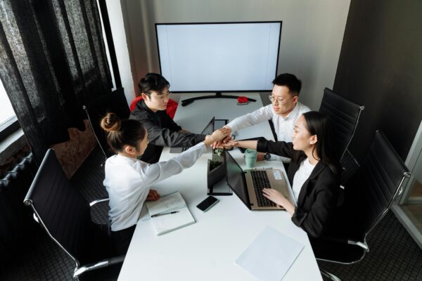 Business meeting with Mandarin-fluent parties