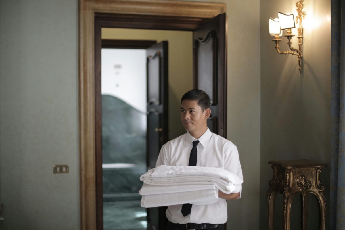 Hospitality Manager, This is 10 Reasons to Start Investing on Chinese Hospitality Course for Your Employee