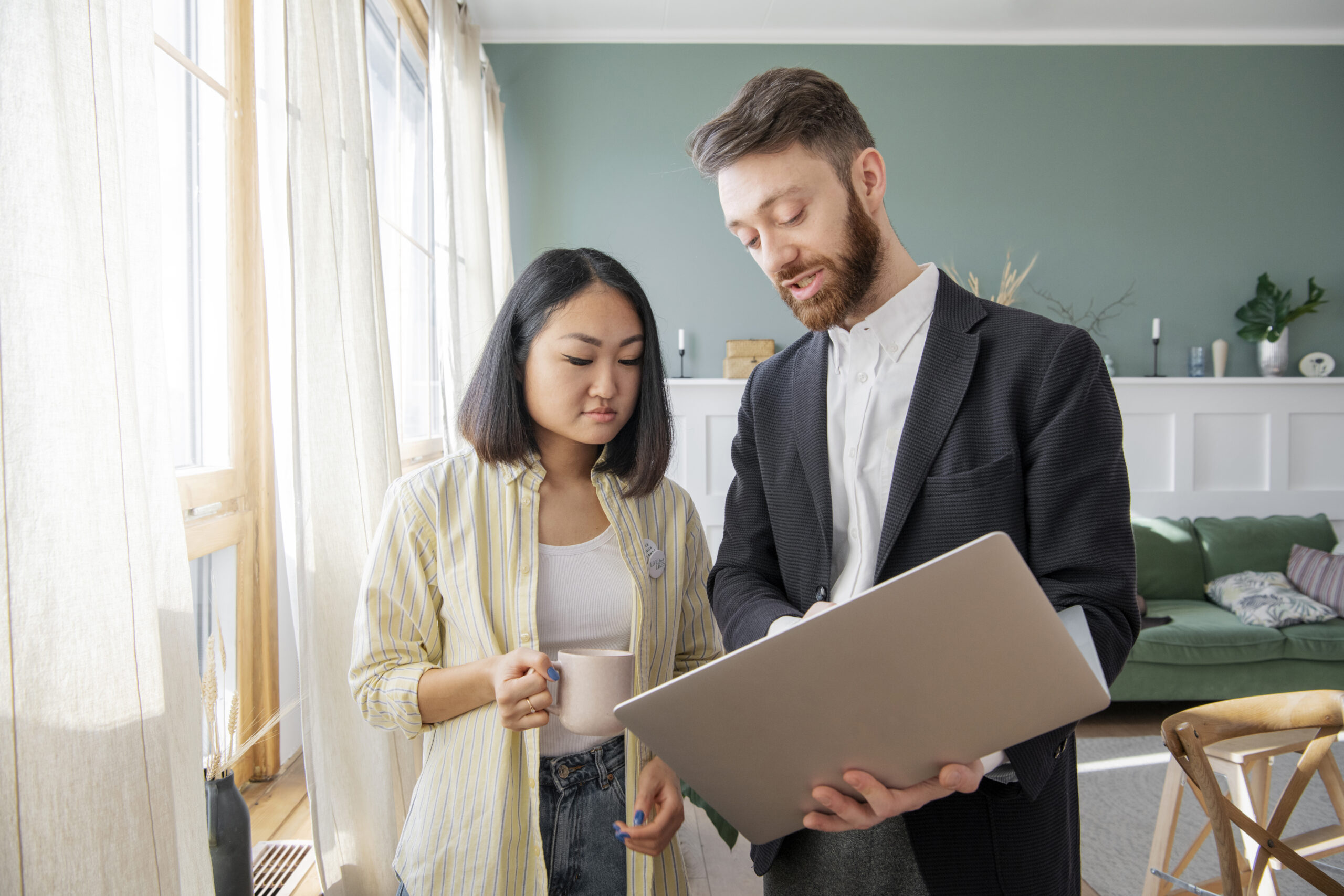 Cultural etiquette when hosting property viewing for Chinese clients