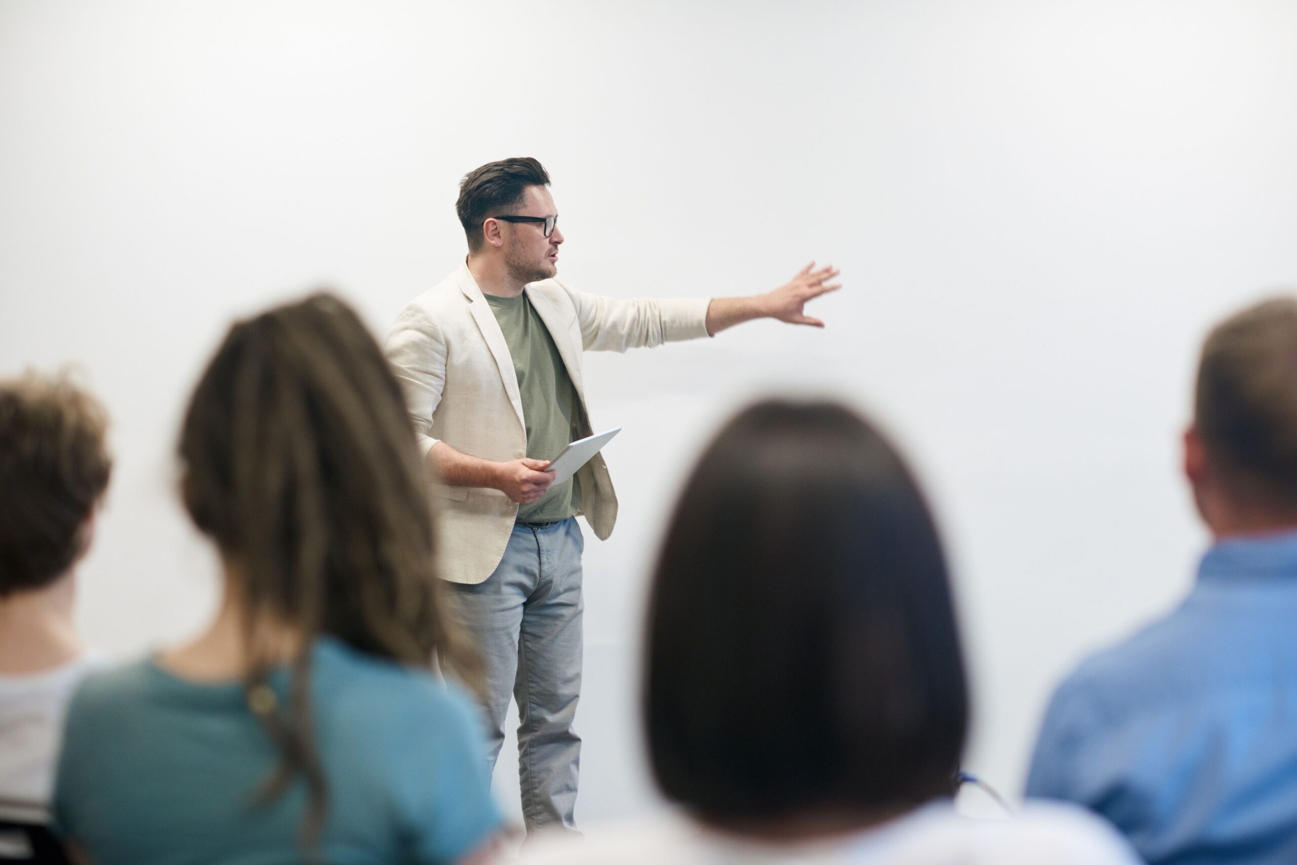 Actively participate in conversational Chinese courses